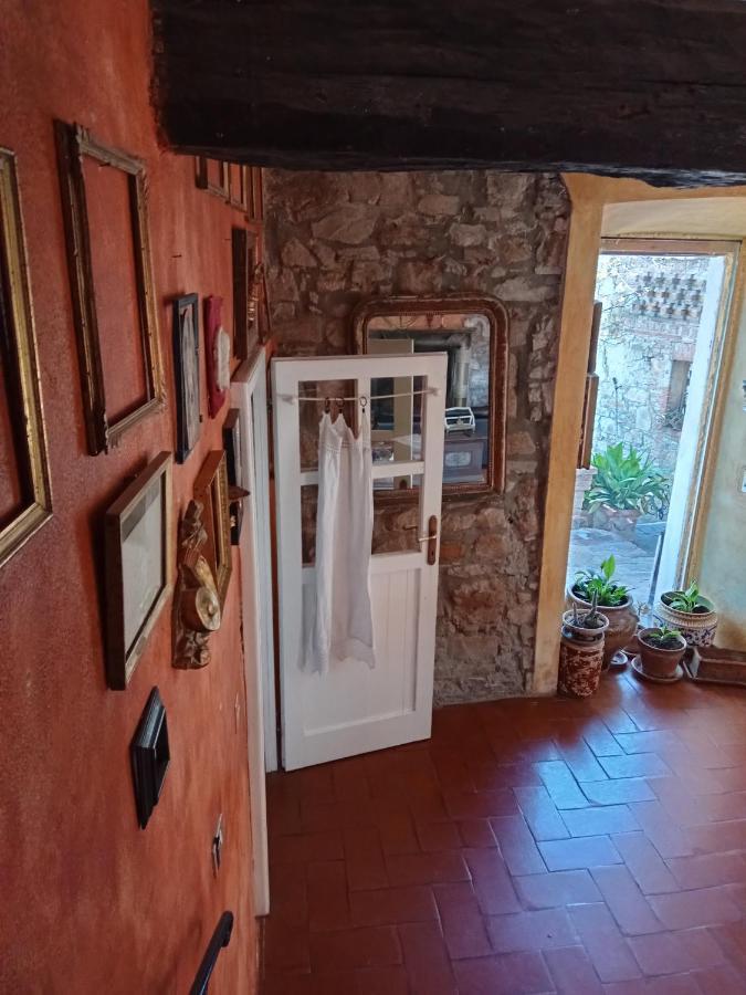 Гостевой дом Morelli House Montalbo Экстерьер фото