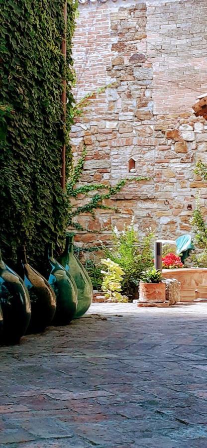 Гостевой дом Morelli House Montalbo Экстерьер фото